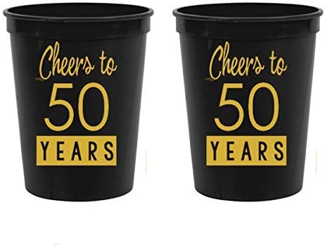 יום הולדת 50 כוסות פלסטיק באצטדיון שחור - לחיים עד 50 שנה